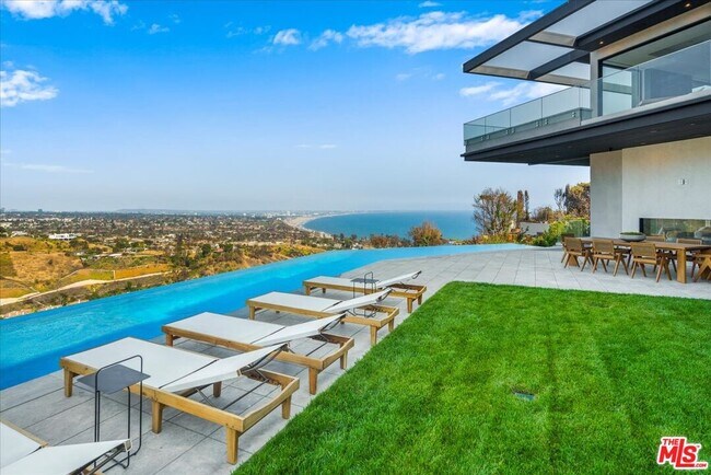 Building Photo - 766 Paseo Miramar