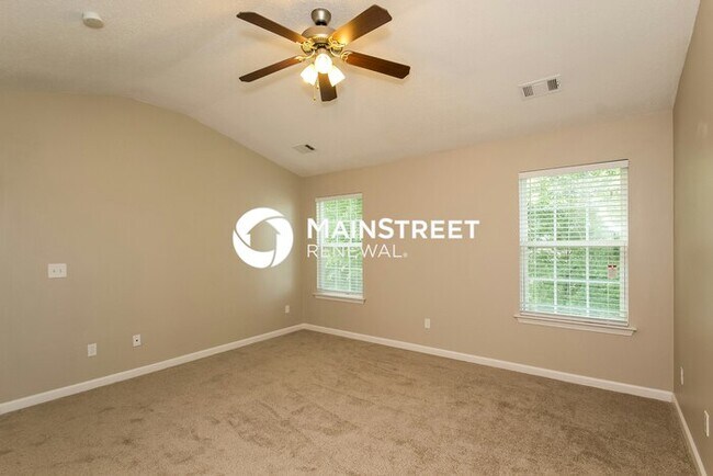 Building Photo - 4 Bedroom Pet-Friendly Home in Hampton, GA with Main Street Renewal