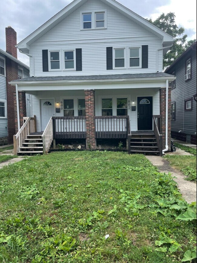 Building Photo - 600 Racine Ave