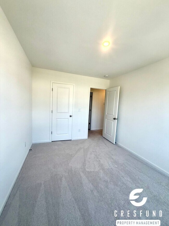 Building Photo - 473 Venetian Dr