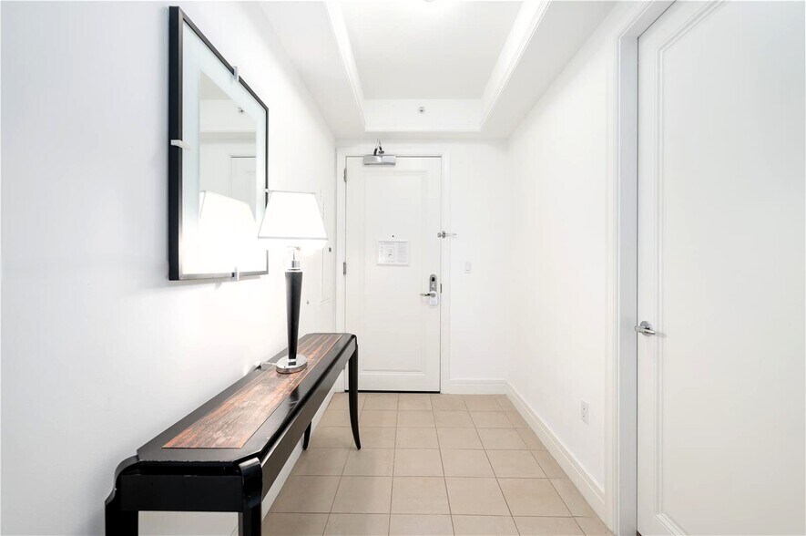 Building Photo - 1435 Brickell Ave