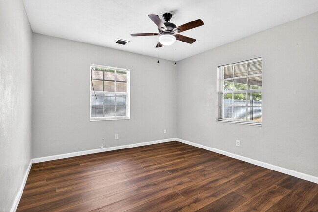 Building Photo - 18140 Oakdale Rd