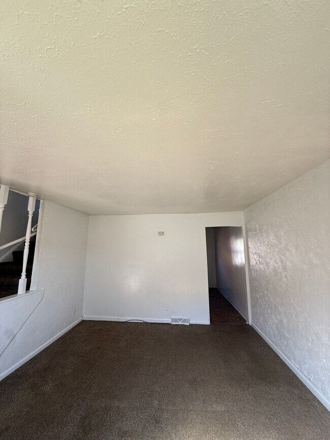 Building Photo - Maple Heights Townhomw