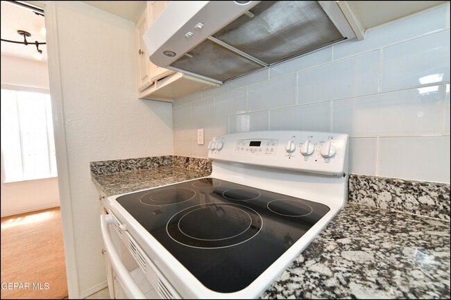 Building Photo - 6201 Escondido Dr