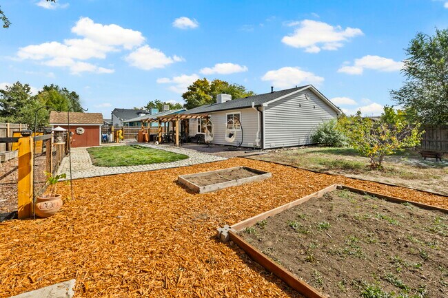 Building Photo - 901 Candlestar Loop N