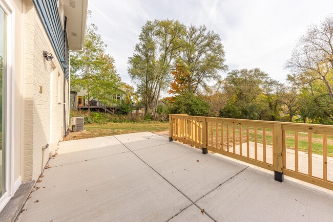 Building Photo - 1520 Traver Rd