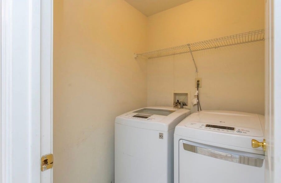 Building Photo - 105 Farrington Ct