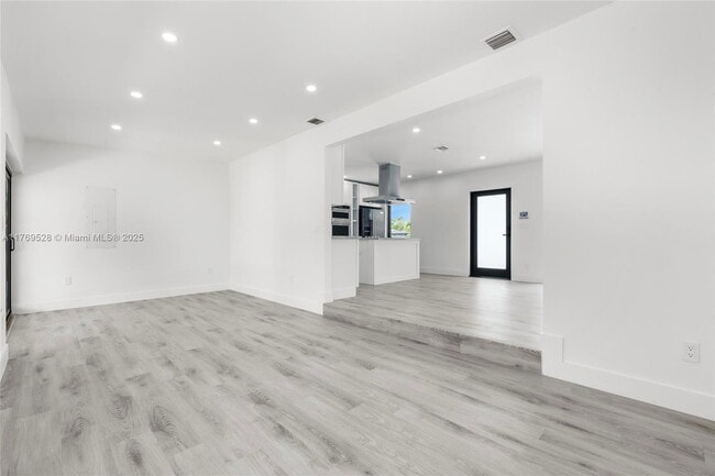 Building Photo - 8550 SW 28th St