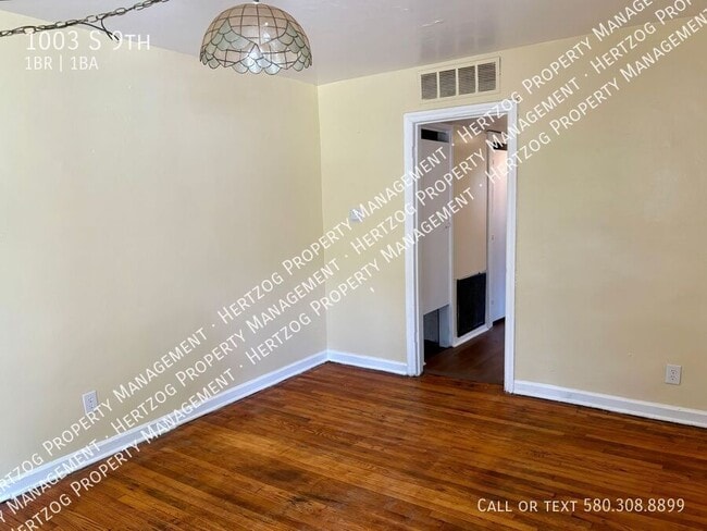 Building Photo - 1003 S 9th-