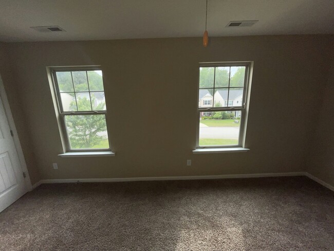 Building Photo - 318 River Oak St