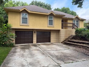 Building Photo - RAINTREE LAKE BEAUTY