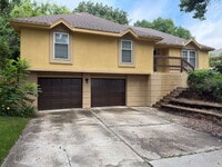 Building Photo - RAINTREE LAKE BEAUTY