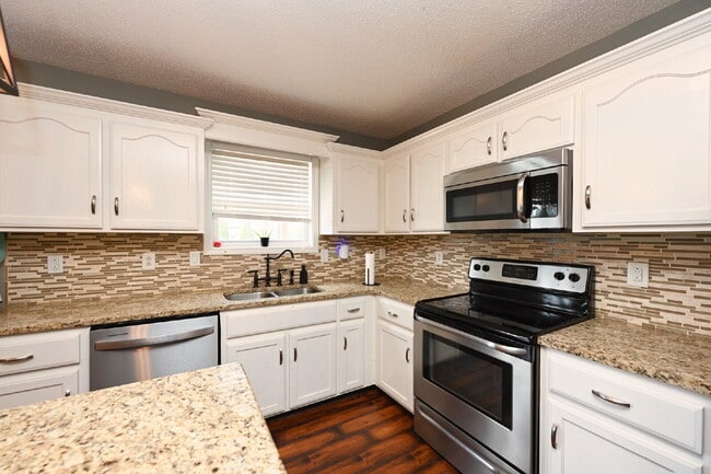 Building Photo - Show-Stopping Rental Home – A Rare Find wi...