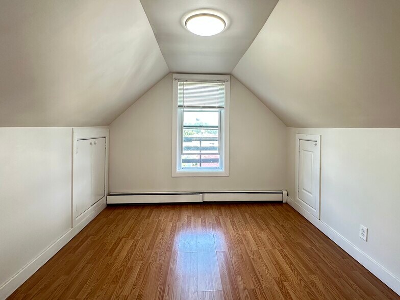 Rear Bedroom - 60 Morrissee Ave