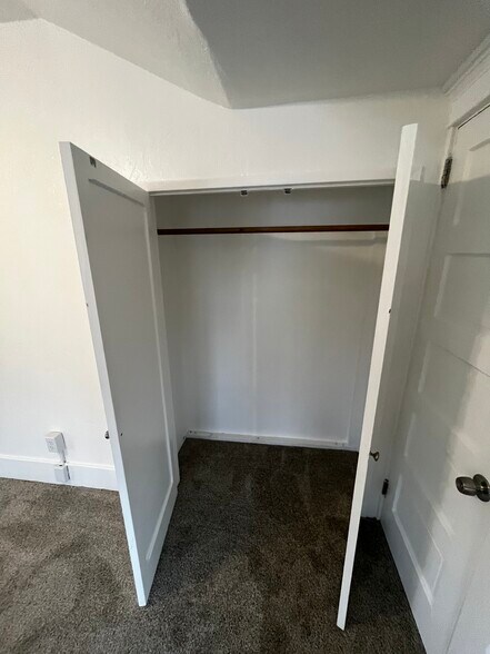 Building Photo - 201 E Eagle St