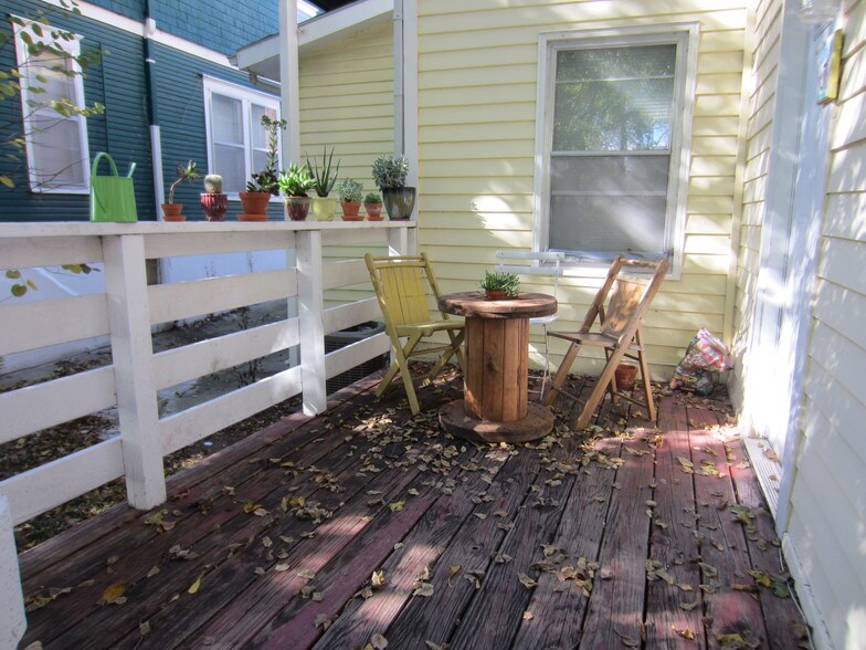 Private Deck - 1324 Vermont St