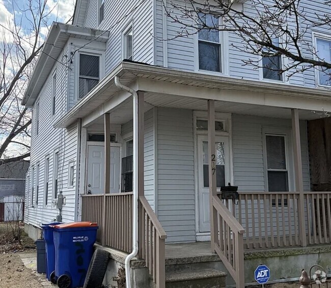 Building Photo - 207 E Broad St