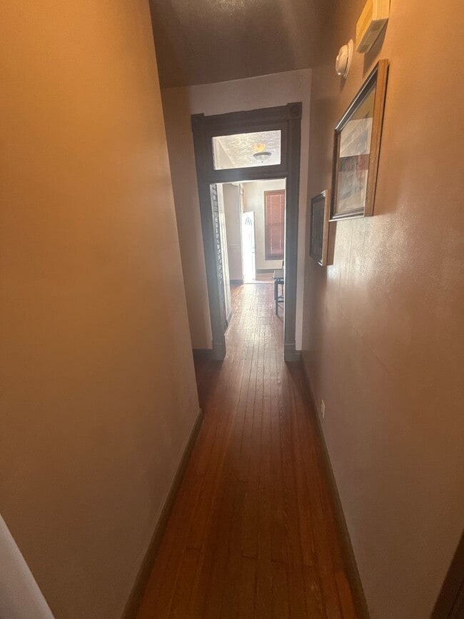 Building Photo - 2 Bedroom In Field Club!!