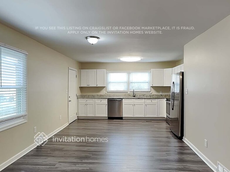 Building Photo - 3332 Bonneville Dr