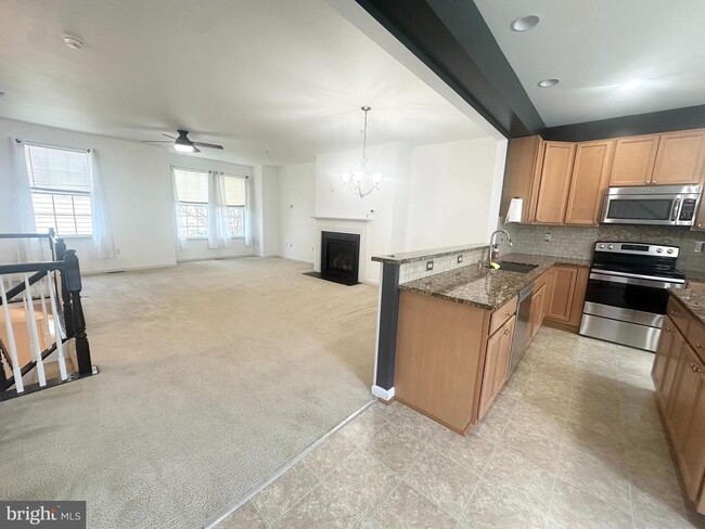 Building Photo - 19 Steeplechase Dr