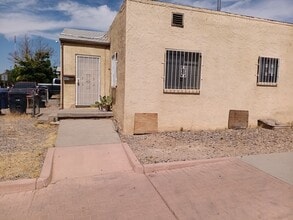 Building Photo - 2 bedroom, 1 bath Close to University!
