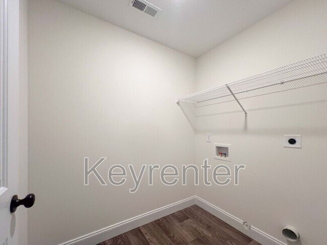 Building Photo - 6025 Memory Hill Ln