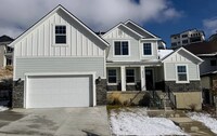 Building Photo - Available now!! 7 Bedroom/3.2 Bathroom home in Lehi