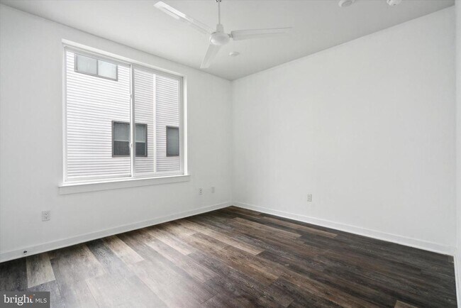 Building Photo - 4217 Chestnut St