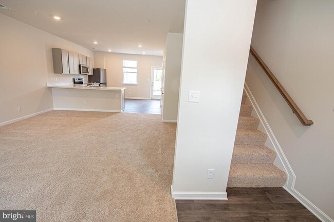 Building Photo - 128 Willowtree Ln