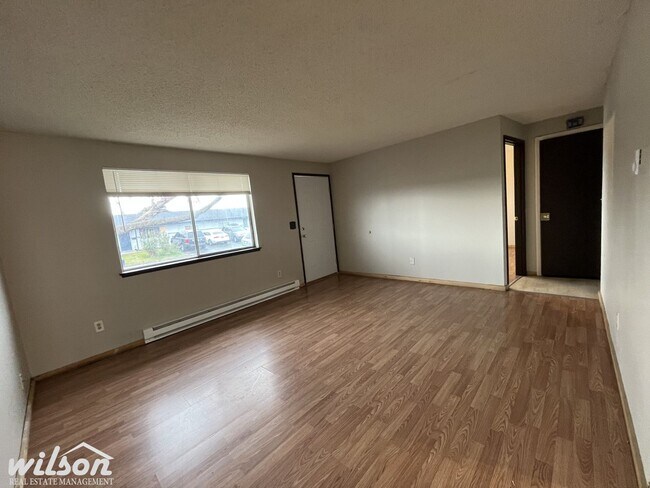 Building Photo - 35 W Viola Ave