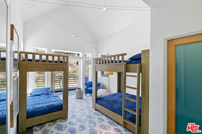 Building Photo - 1341 Palisades Beach Rd