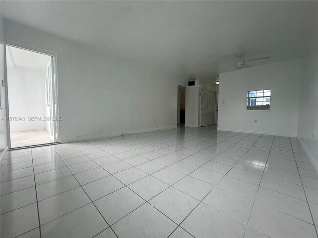 Building Photo - 325 Ocean Dr