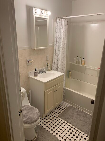 Building Photo - 62 Egmont St