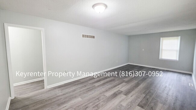 Building Photo - 202 N Paul Dr