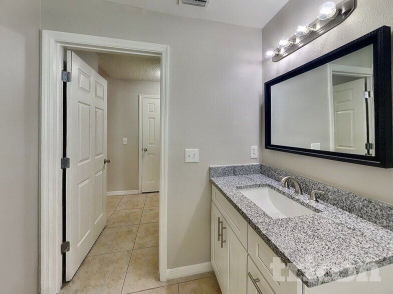 Building Photo - 7029 Symmes Rd