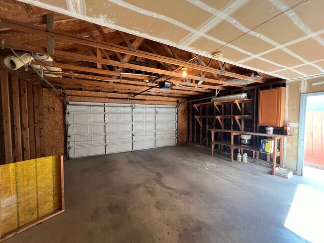 Building Photo - 4-bedroom single story home in Turlock!