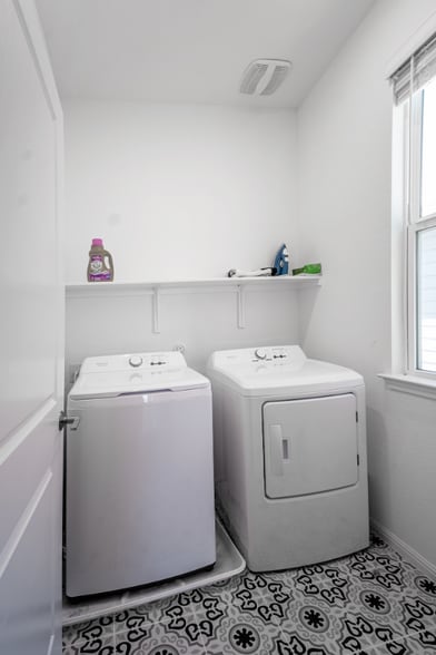 Building Photo - 1614 Iberville Dr