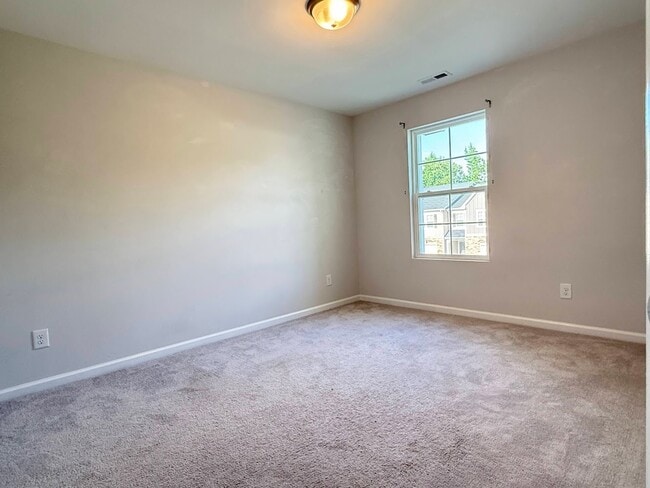 Building Photo - 3 Bedroom One Garage Townhome for Rent