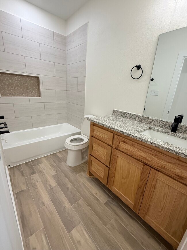 Building Photo - 382 Private Rd