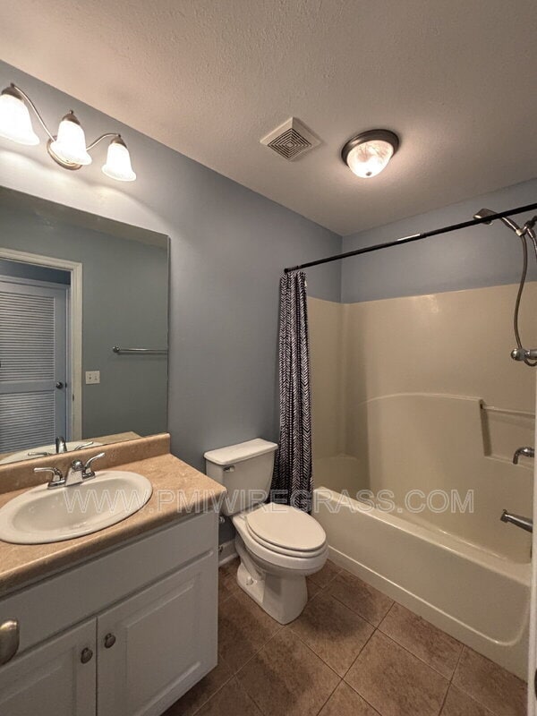 Building Photo - 108 Peregrine Way