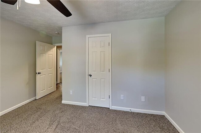 Building Photo - 3784 Cherokee Overlook Dr
