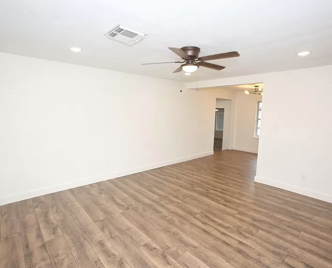 Building Photo - 303 Yaupon St