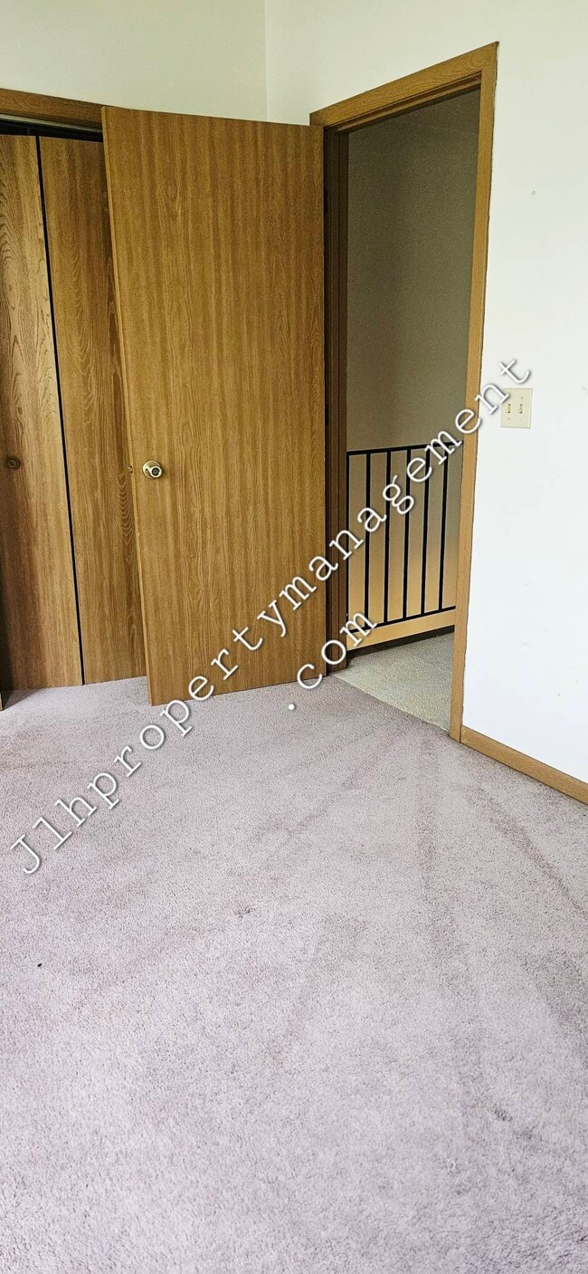Building Photo - 3119 W Loras Dr