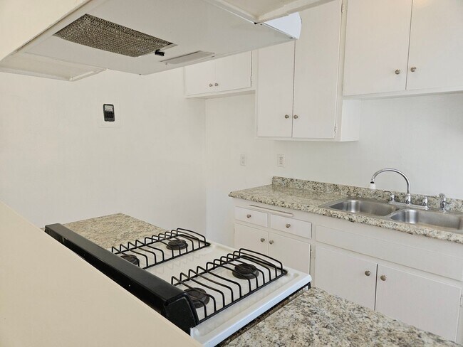 Building Photo - 1616 Picadilly Way