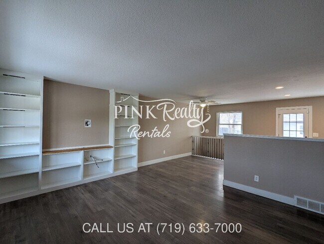 Building Photo - 2545 Lelaray St