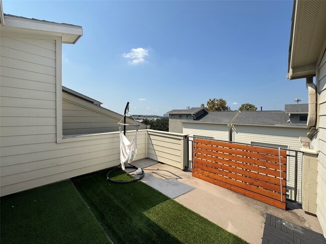 Building Photo - 2905 Gillespie St