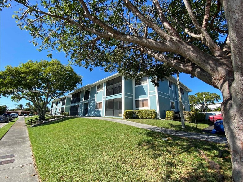 Primary Photo - 19800 SW 103rd Ct