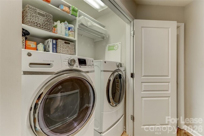 Building Photo - 905 Lyndley Dr