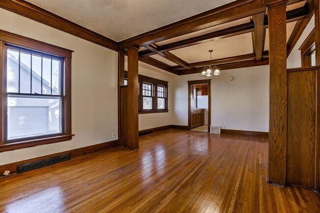 Building Photo - Two Bedroom House with Detached Garage