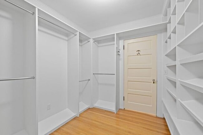 Building Photo - Stunning 1909 Craftsman w/ AC in Coveted C...